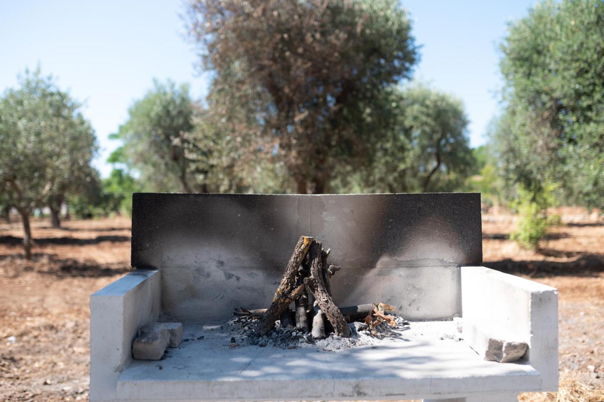Вілла Trullo La Quercia Остуні Екстер'єр фото