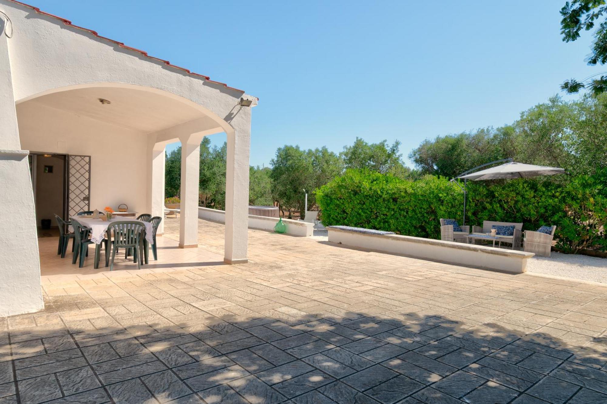 Вілла Trullo La Quercia Остуні Екстер'єр фото