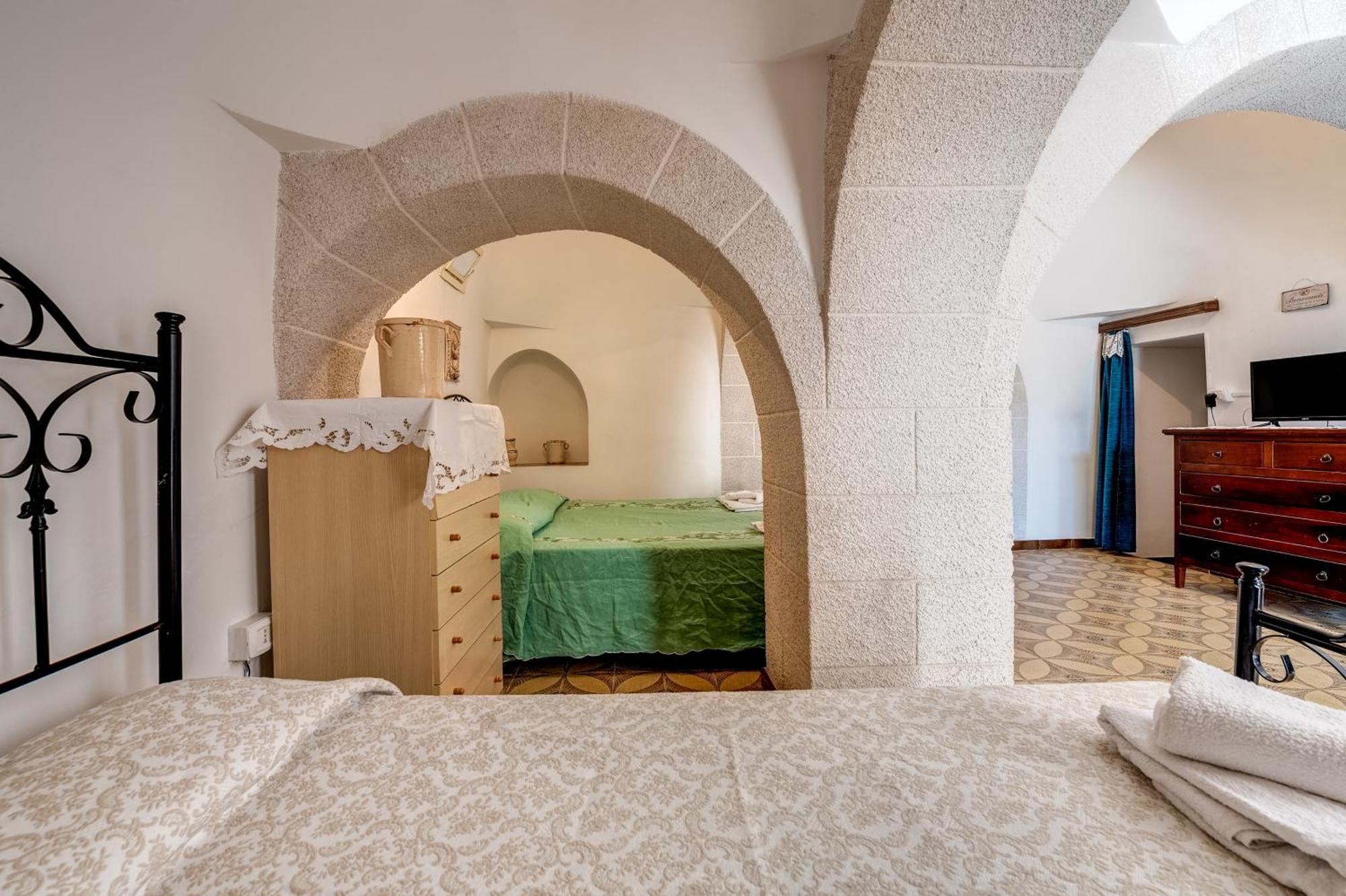 Вілла Trullo La Quercia Остуні Екстер'єр фото