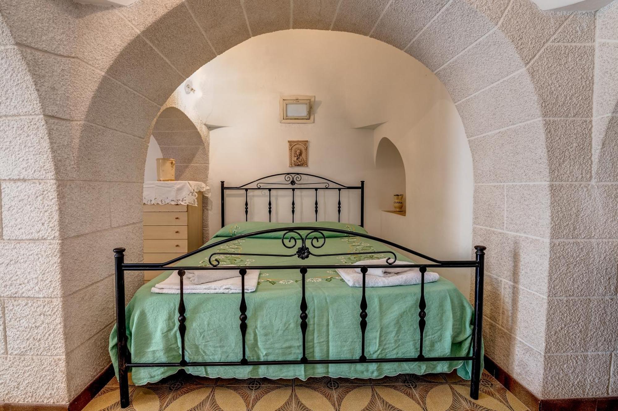 Вілла Trullo La Quercia Остуні Екстер'єр фото