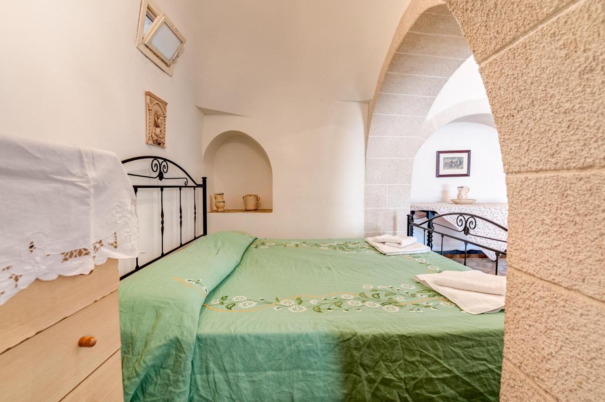 Вілла Trullo La Quercia Остуні Екстер'єр фото